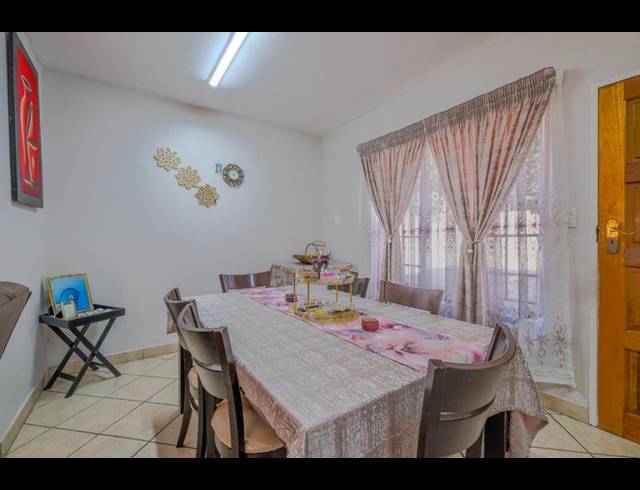 2 BEDROOM TOWNHOUSE FOR SALE IN VORNA VALLEY